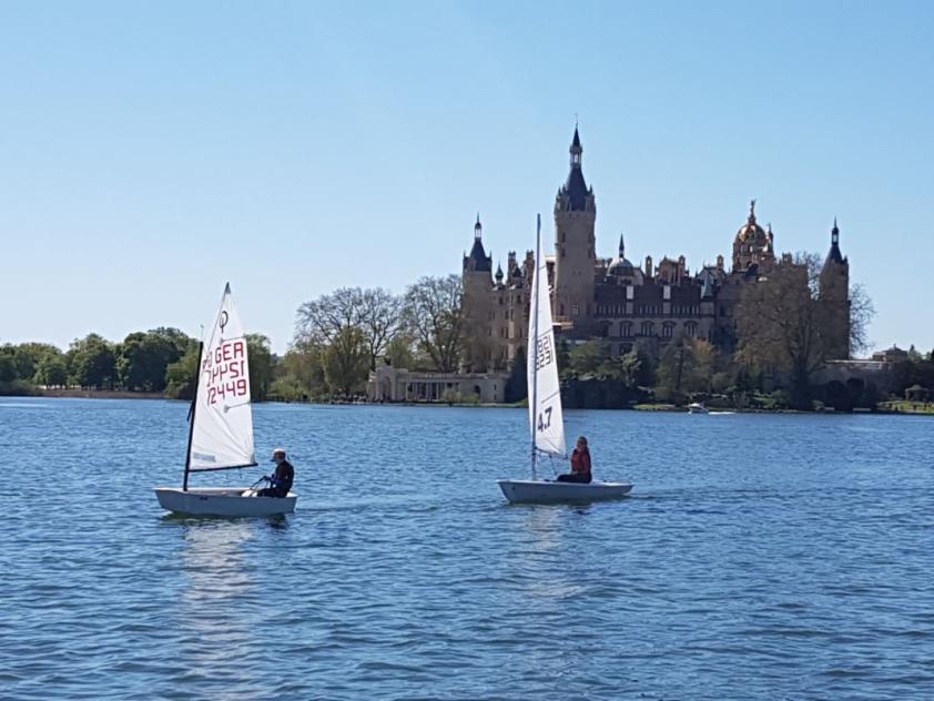 Johann und Vreda Quandt auf dem Weg zum Regattagebiet