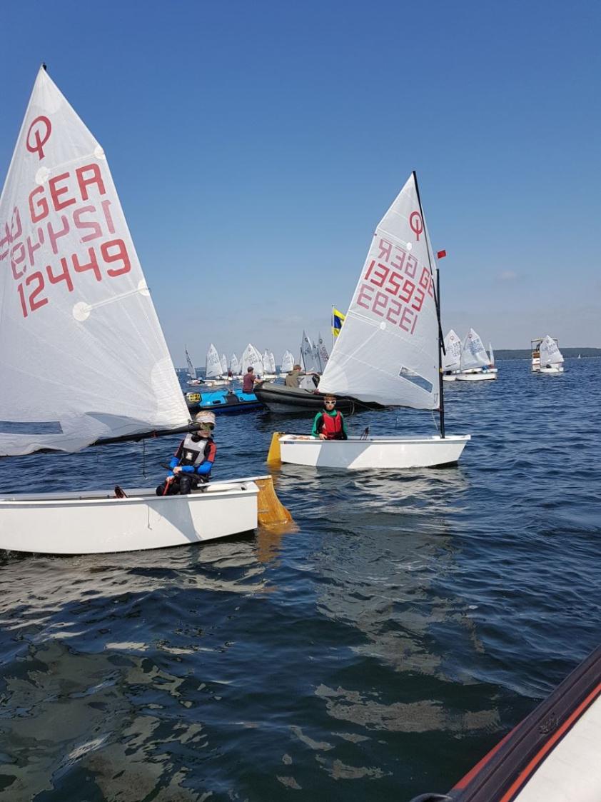 Warten auf den Start Johann Quandt (12449) und Friedrich Emig (13593)